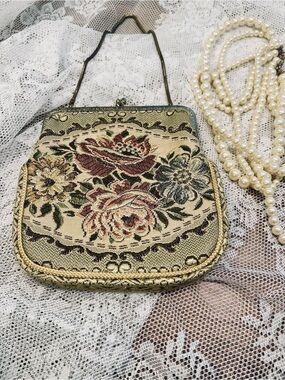 Vintage Floral Tapestry Evening Bag – Cream with Rose and Green Accents